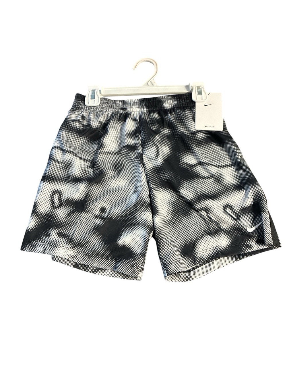 Nike active boys short black and white size 7 new